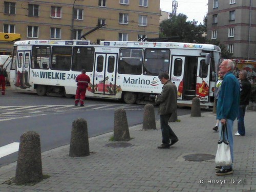 Wykolejony tramwaj na Legionów