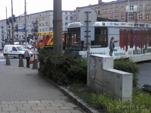 Wykolejony tramwaj na Legionów