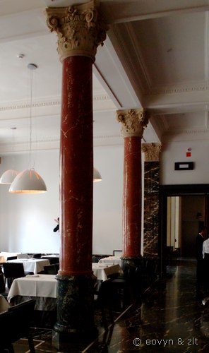 Wewnątrz Hotelu Monopol